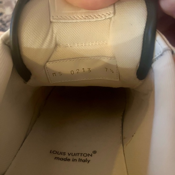 Authentic Louis Vuitton monogrammed sneakers Size 7UK 9 US. Like new! Beautiful! - Picture 9 of 12